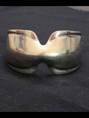 ROBERT LEE MORRIS RLM STUDIO STERLING SILVER PINCHED BOW WIDE CUFF BRACELET 44 g